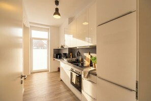 Fridge, microwave, oven, stovetop - Appartement OTTO II - Erfurt Central (Erfurt)