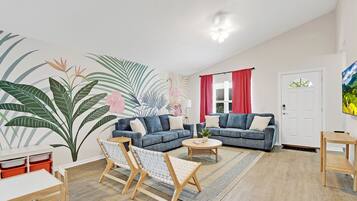 Una Smart TV, videojuegos, un futbolín, libros