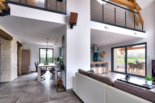 Maison à la campagne avec bel extérieur pour profiter de bons moments en famille