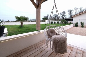 Terrace/patio - Maison à la Campagne Avec bel Extérieur Pour Profiter de Bons Moments en Famille (Laiz)