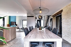 Dining - Maison à la Campagne Avec bel Extérieur Pour Profiter de Bons Moments en Famille (Laiz)