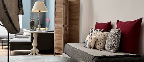 Télévision, livres, chaîne hi-fi