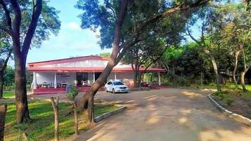 Fachada de la propiedad