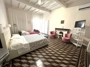 1 bedroom, WiFi, bed sheets - Loft with private bathroom (Arezzo)
