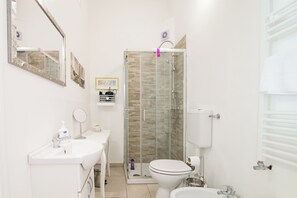 Shower, hair dryer, bidet, towels - Penthouse in the real center  (Arezzo)