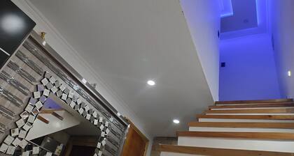 Casa Entera con 5 Habitaciones 2 Baños y Estacionamiento Para 2 Vehículos