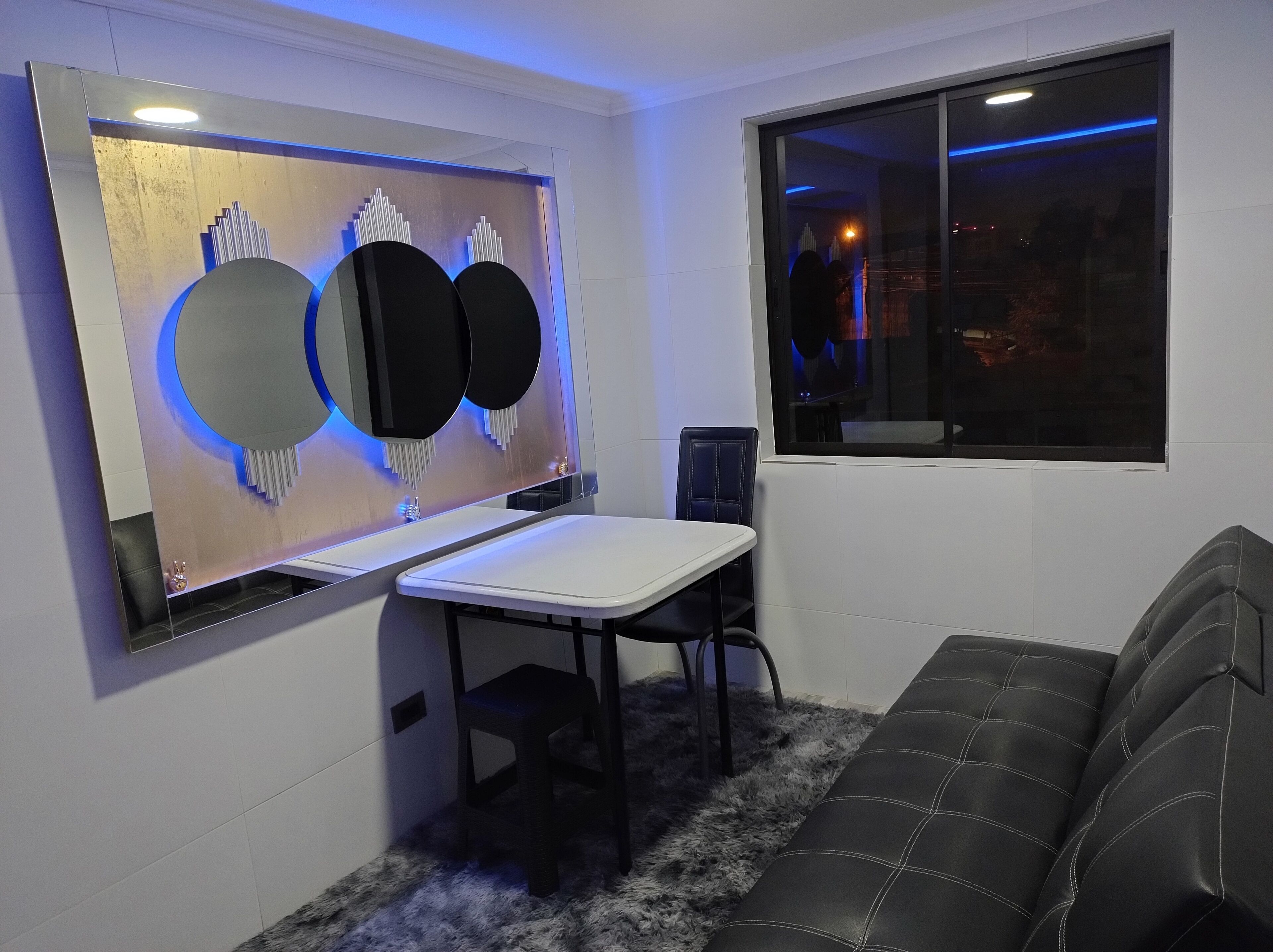 Casa Entera Con 5 Habitaciones 2 Baños Y Estacionamiento Para 2 Vehículos - Santiago