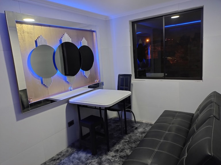 Casa Entera Con 5 Habitaciones 2 Baños Y Estacionamiento Para 2 Vehículos - Santiago