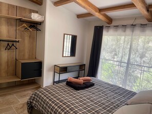 3 chambres, fer et planche à repasser, lit parapluie, Wi-Fi