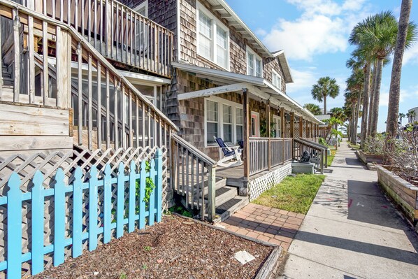 Unclassified image, 1 of 27, button