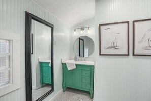 Unclassified image, 5 of 27, button