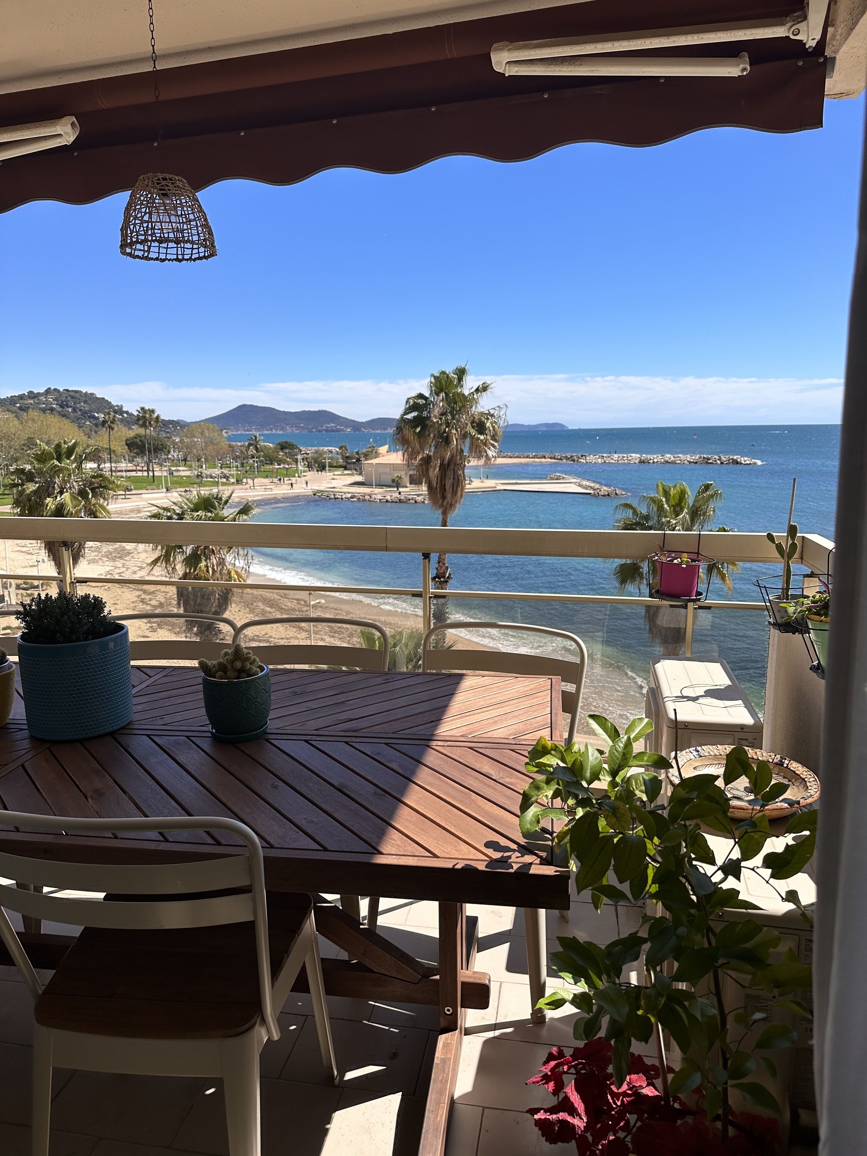 屋外ダイニングエリア