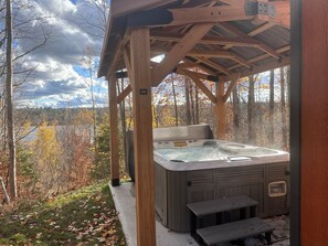 Outdoor spa tub - Hot tub - Great views - close to PRNL - private (Christmas)