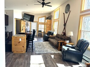 Smart TV - Hot tub - Great views - close to PRNL - private (Christmas)