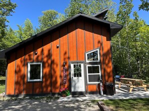 Exterior - Hot tub - Great views - close to PRNL - private (Christmas)