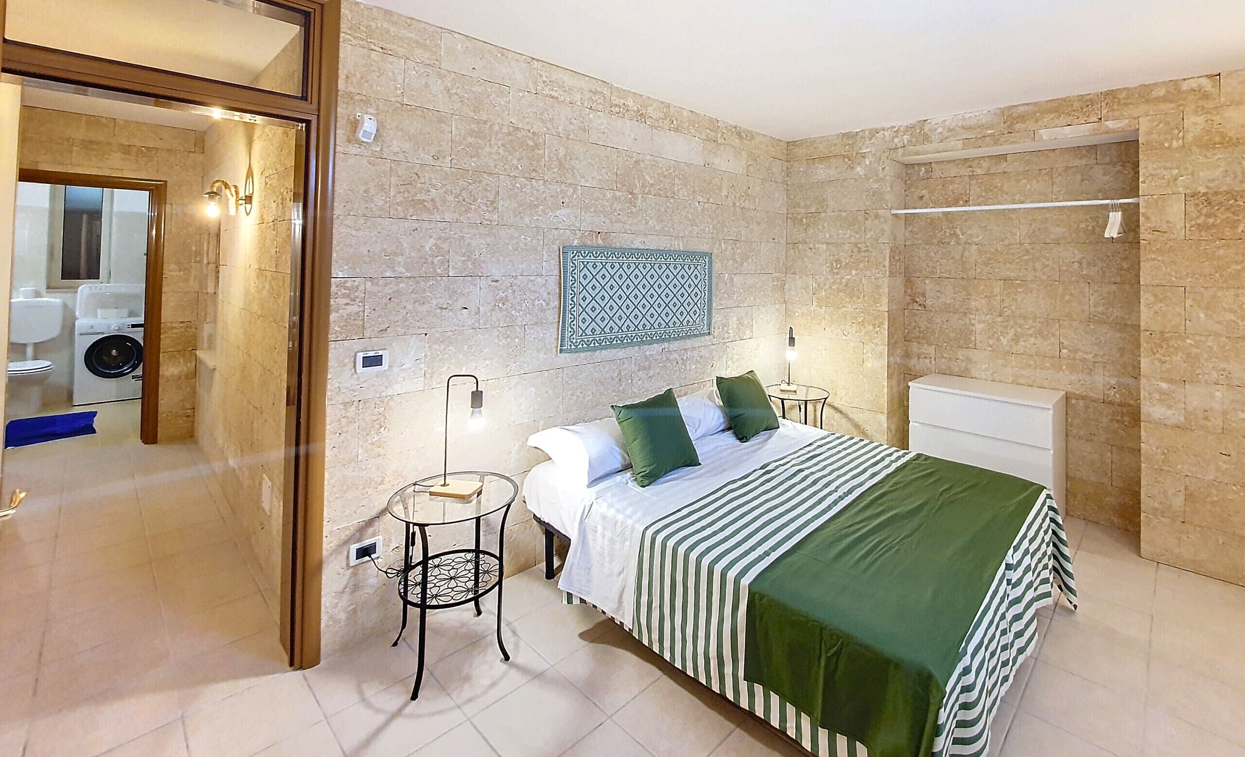 4 camere, Wi-Fi gratuito