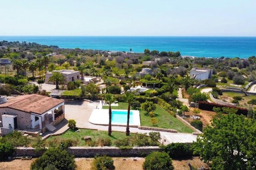 A 2km des plages : jolie villa avec piscine