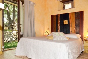 5 chambres, fer et planche à repasser, Wi-Fi, draps fournis