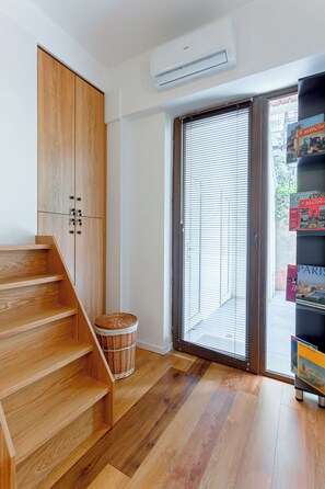 Yhteismajoitus, vain miehille | Pimennysverhot, silitysrauta/-lauta, ilmainen Wi-Fi, vuodevaatteet