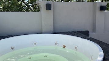 Bañera de hidromasaje exterior