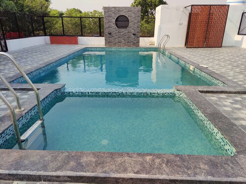 Idyllic Getaway Amidst Guava And Mango Trees