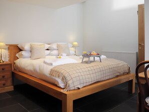 2 bedrooms, free WiFi, bed sheets - 2 bedroom accommodation in Conwy Town (Conwy Town)