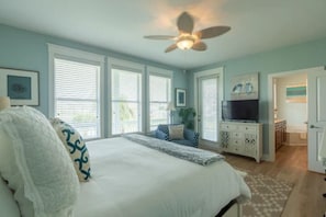 4 bedrooms, iron/ironing board, travel cot, free WiFi - Ocean Facing 4/4 with Beach & Bay Views and Resort Style Amenities! (Galveston)