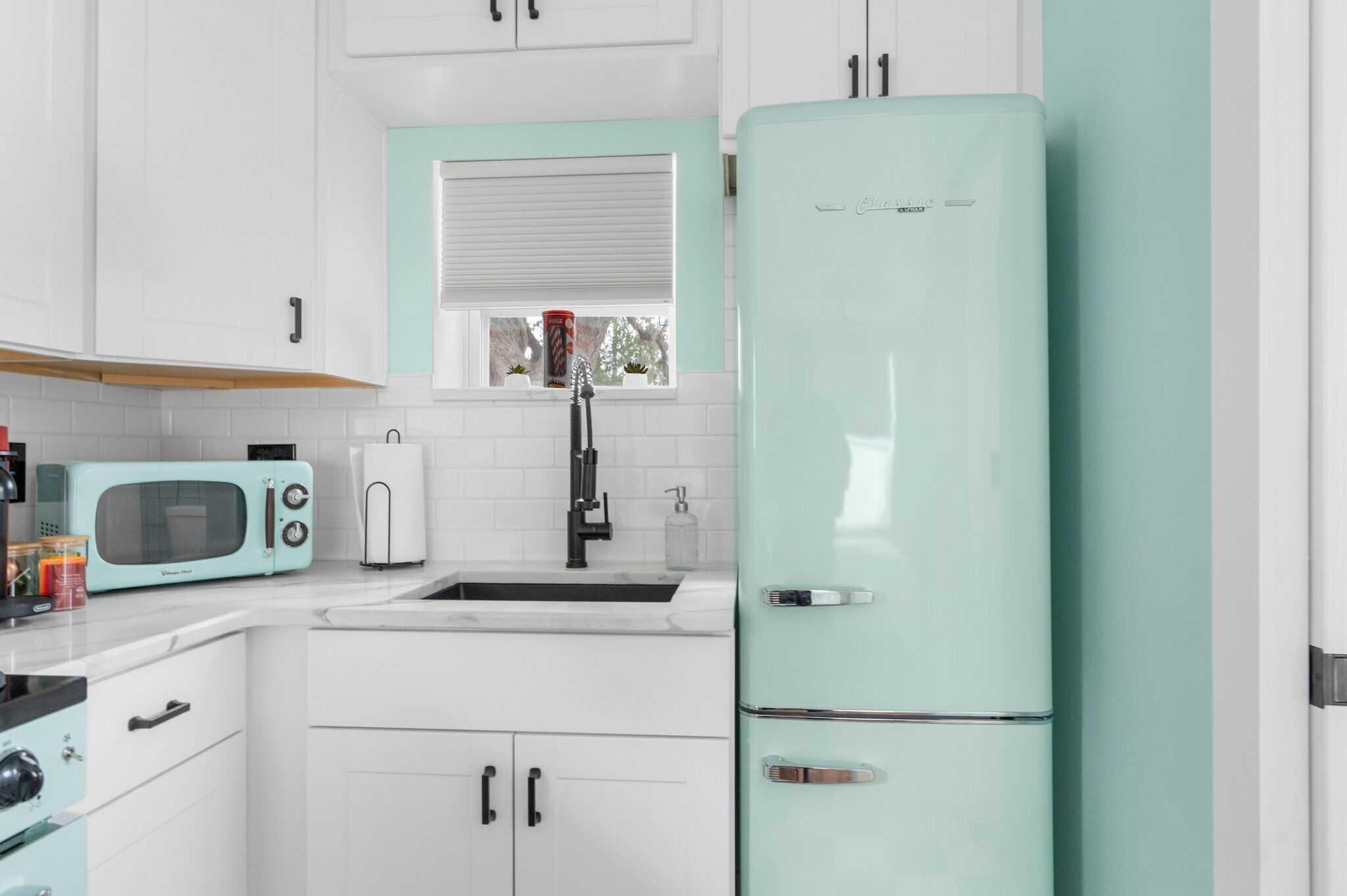 Geladeira, micro-ondas, fogão, cooktop