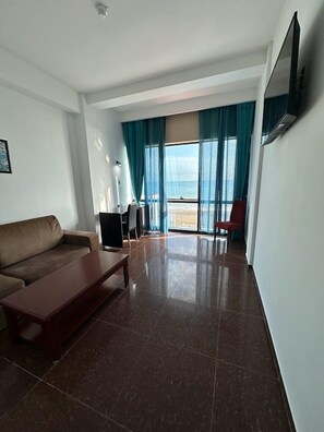 Standard Double or Twin Room | Premium bedding, minibar, laptop workspace, blackout drapes