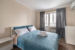 2 bedrooms, iron/ironing board, WiFi, bed sheets