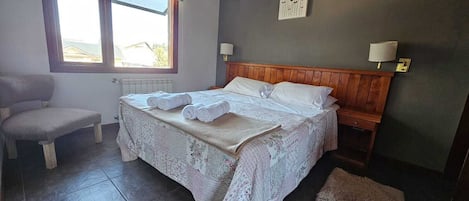 1 bedroom, travel cot, WiFi, bed sheets