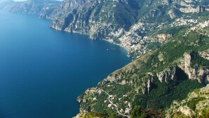 A coastal town with buildings nestled on a hillside overlooking the sea. - B&B L'Incanto,the b&b in the Historic Center 2 km from the Divine Coast... (Cava de' Tirreni)