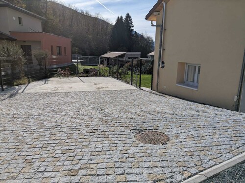 Maison Individuelle neuve 2 Chambres six Couchages au Centre Village