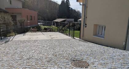 Maison Individuelle neuve 2 Chambres six Couchages au Centre Village