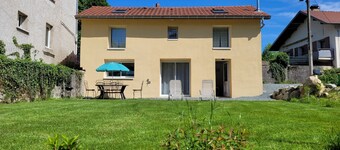 Maison Individuelle 2 Chambres six Couchages au Centre Village