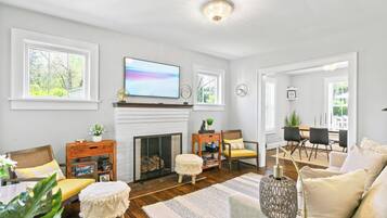 TV, fireplace