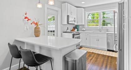 Yellow Bird Cottage - Cozy home minutes from Radford University, with large deck