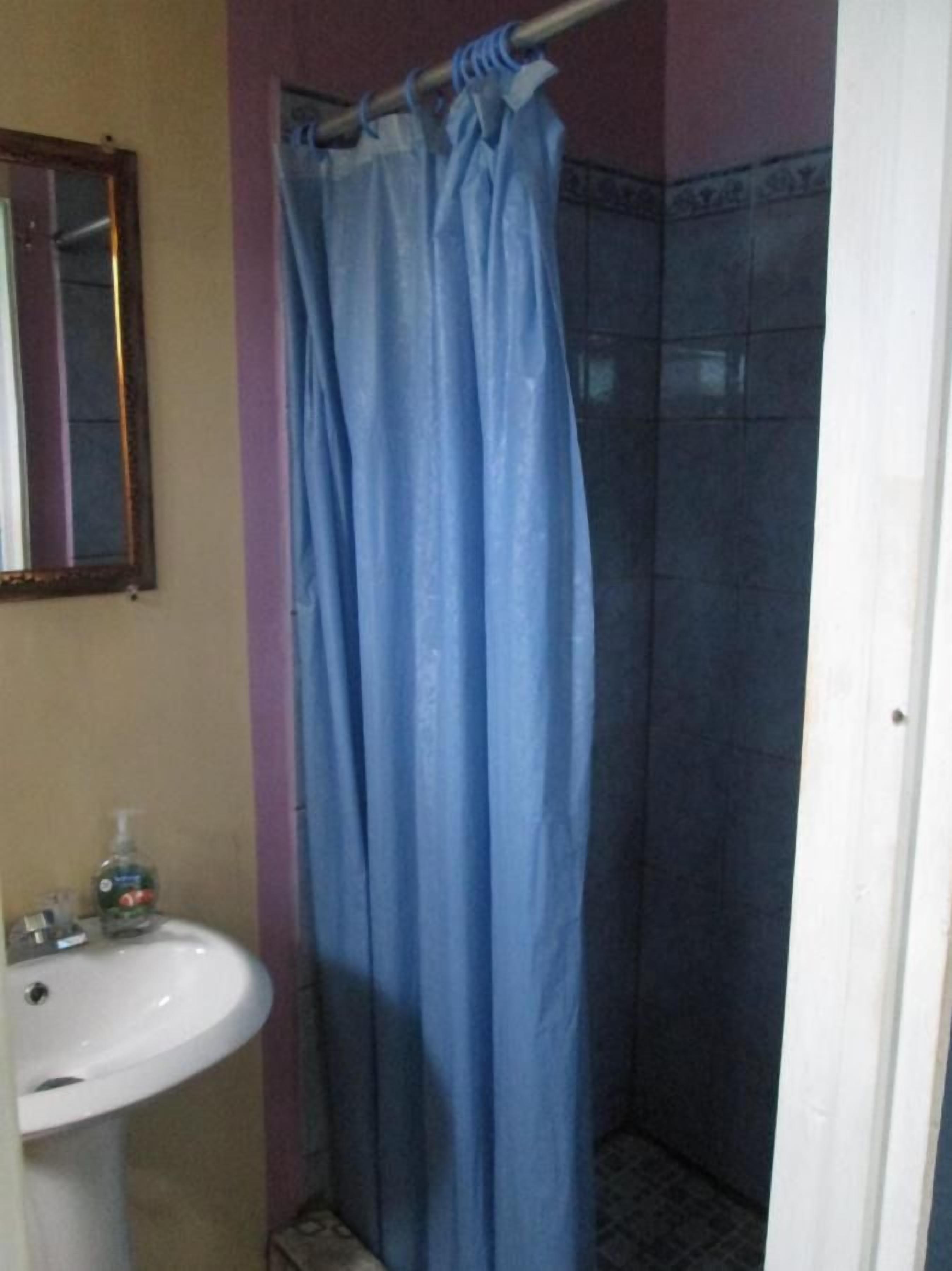 Basic Apartment | Bathroom