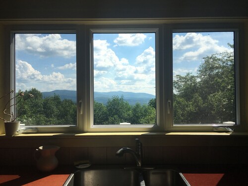 Charmante maison, vue panoramique sur les montagnes, piscine, idéal pour famille