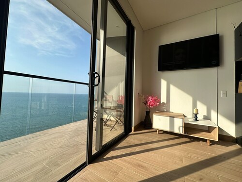 New apartment with view to the ocean, just steps away from the beach to enjoy