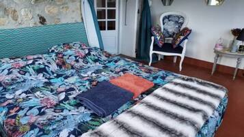 3 slaapkamers, een strijkplank/strijkijzer, reisbedje, gratis wifi