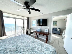 2 bedrooms, desk, iron/ironing board, WiFi