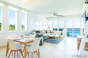 Dining - Beachfront ★Penthouse★ with Pool & Private Roofdeck. Flexible Bed Configuration. (Rincon)