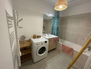 Hair dryer, towels, toilet paper - Appartement Proche Velodrome/plages/calanques (Marseille)