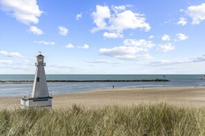 Beach nearby, sun-loungers, beach towels