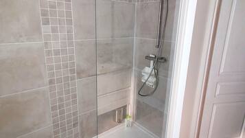 Dusche, Seife, Toilettenpapier
