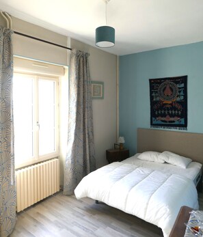4 bedrooms, iron/ironing board, WiFi