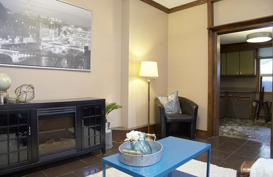 Lovely In Leslieville: Onebedrm Large Private Apartment - Toronto