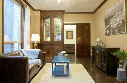 Lovely in Leslieville: OneBedrm Large Private Apartment 