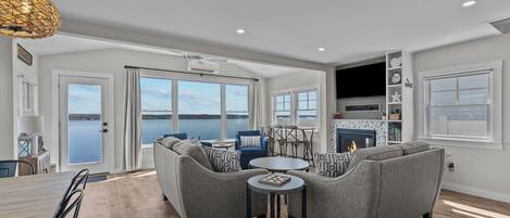 Smart TV, fireplace, books, stereo